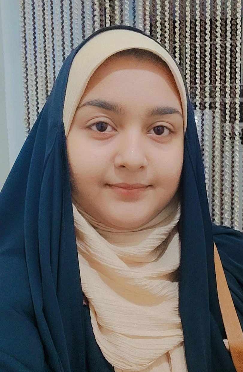 آیناز آذرگون