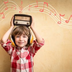 بررسی کارکرد رادیو در جذب مخاطب کودک