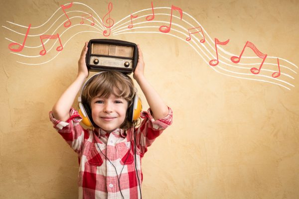 بررسی کارکرد رادیو در جذب مخاطب کودک