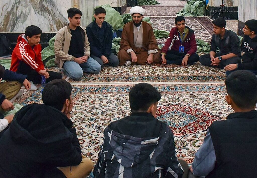 پایان اعتکاف نوجوانان در حرم رضوی و ۷ استان